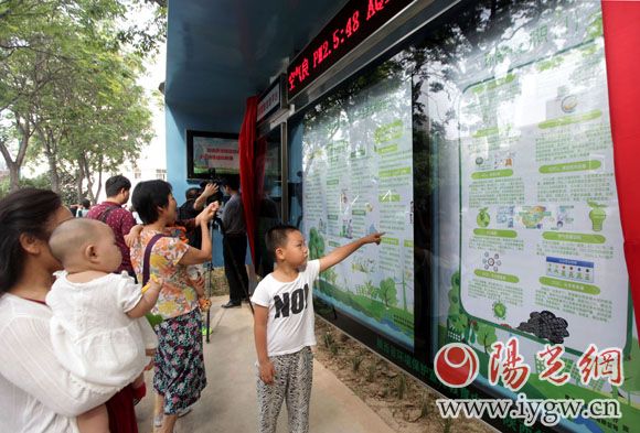 市民通過環(huán)保智慧信息平臺可以了解到很多關(guān)于環(huán)保方面的小知識,實時查詢空氣質(zhì)量等。