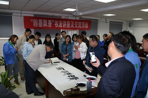 1538963966750197aurp.jpg 書(shū)法講座2.JPG