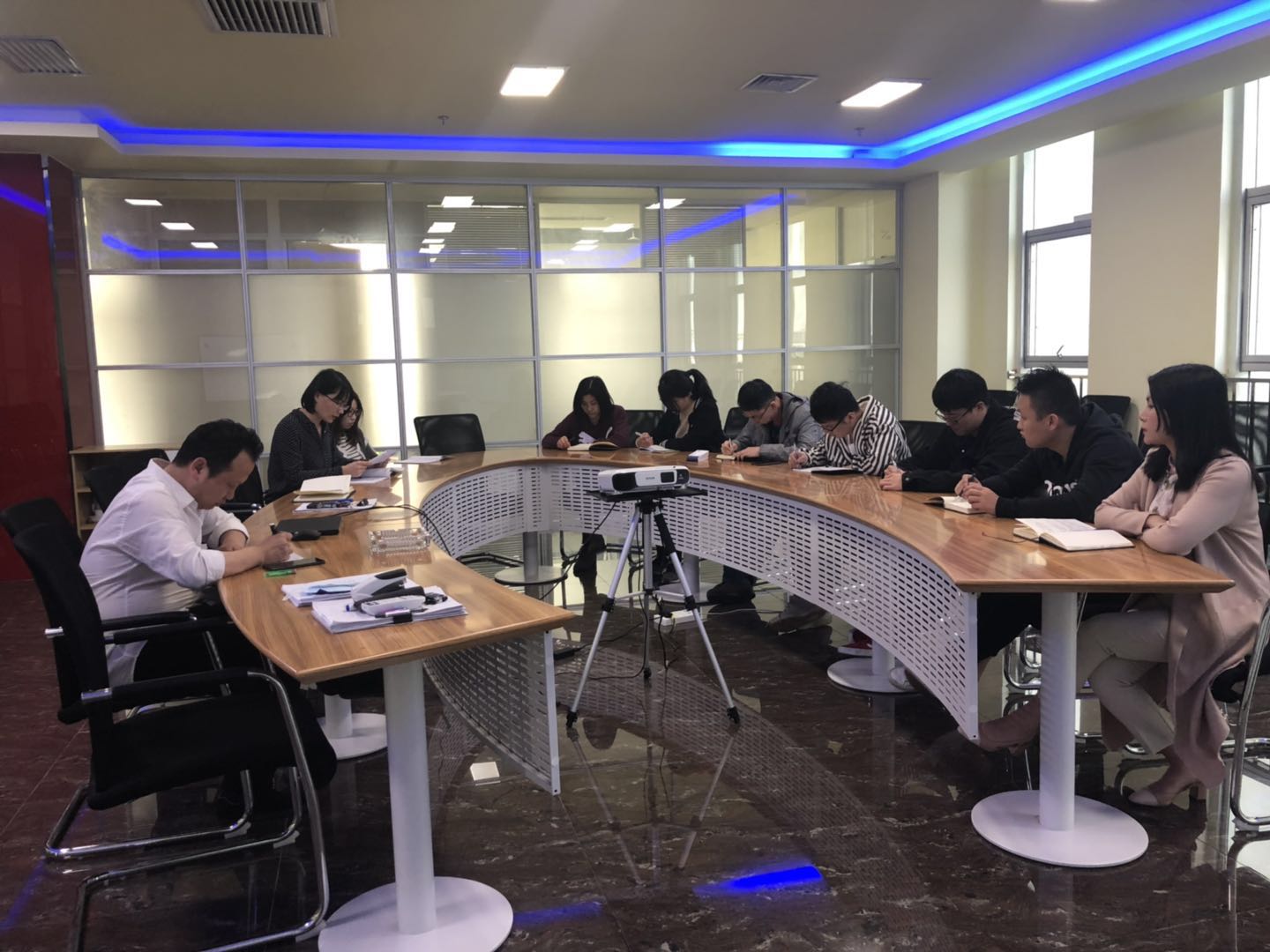 15550285752148343B5x.jpg 20190411通訊稿-研究院公司組織學習“三秦楷模”先進事跡.jpg