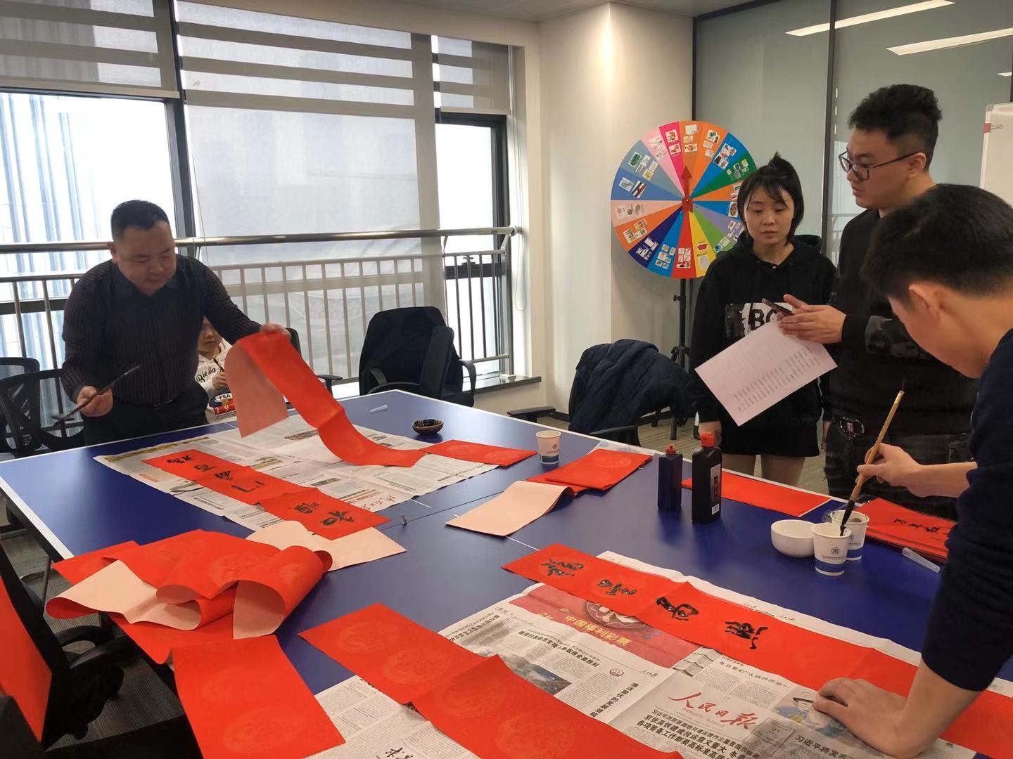 1579700932395366d316.jpg 國源公司開展“寫春聯 送祝福”活動.jpg