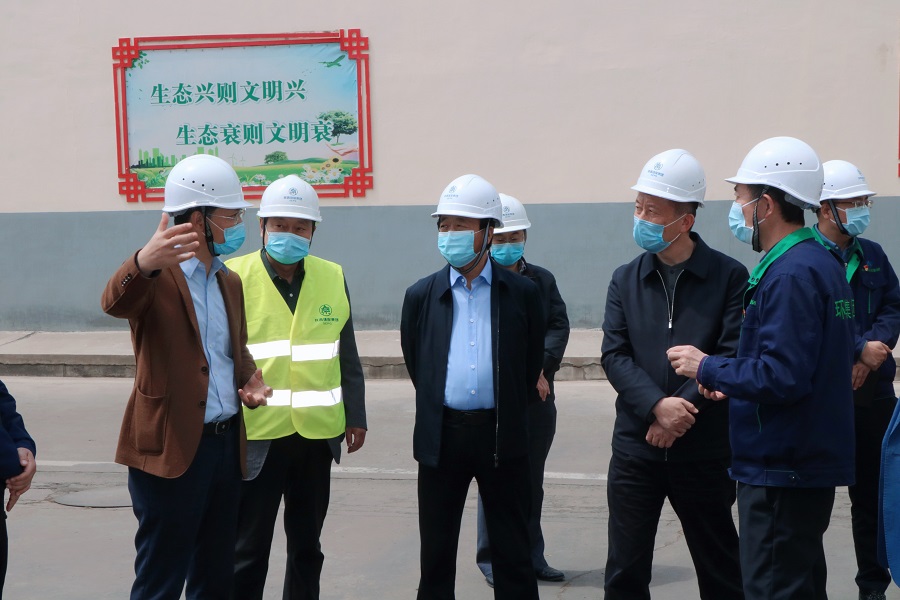 西安市生態環境局局長劉軍一行到省危廢處置中心考察調研.jpg