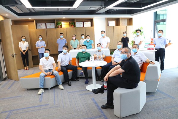 1628475241818142hCNK.jpg 領導班子_副本.jpg