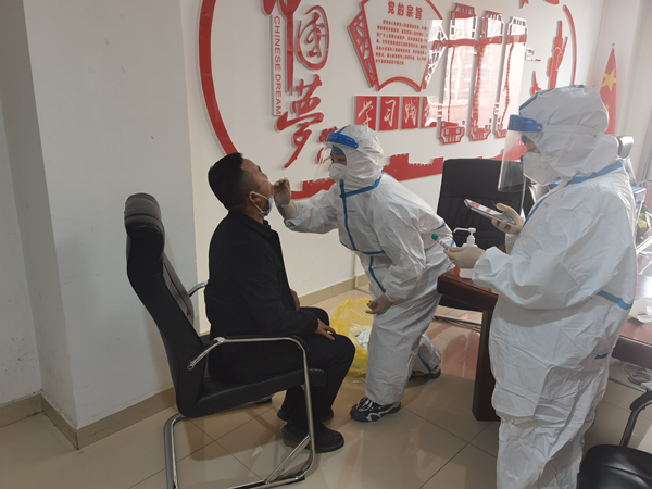 1635296541737763otzv.jpg 陜西保隆能源科技有限公司開展全員核酸檢測工作_副本.jpg