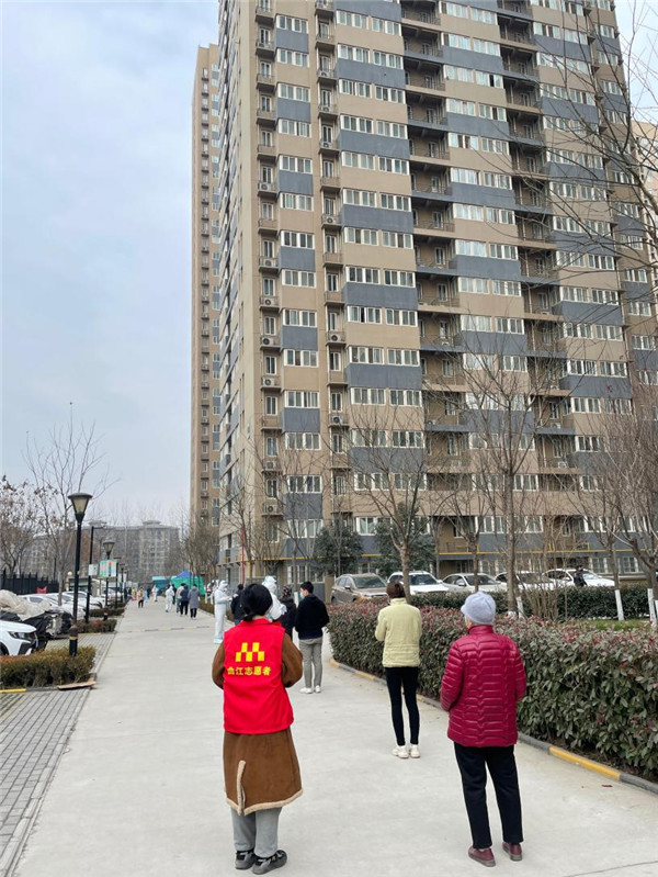 1641179037219139tEEZ.jpg 魏玉涵維持現場秩序.jpg