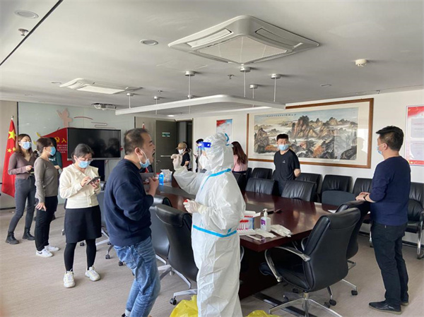 16467898037402240rW3.jpg 中圣公司:開展全員核酸檢測 筑牢抗疫安全防線(終)圖片1.jpg