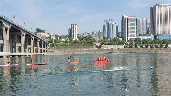 1650933502698705yDtl.jpg 研究院公司智能應急救援無人船亮相漢江水域春訓演練1.jpg