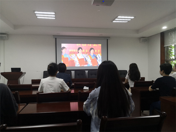 1658284764577245ZUvw.jpg 學習勞模事跡 汲取榜樣力量1.jpg