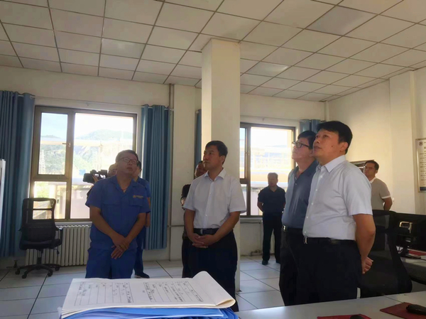 1658458757840784Mvac.jpg 陜西省生態(tài)環(huán)境廳黨組成員、副廳長張金東到水環(huán)境公司子長污水處理廠調(diào)研_副本.jpg