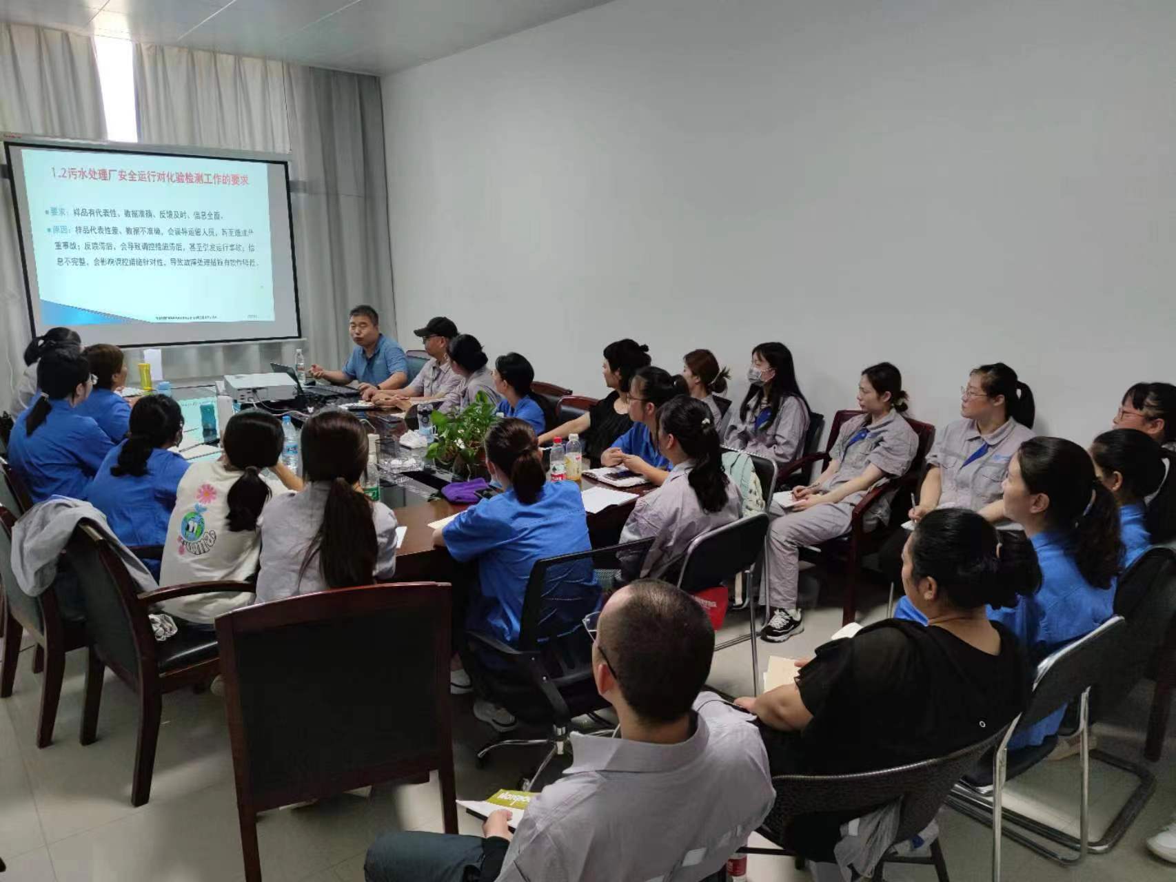 1661906641182207Pz1F.jpg 水環境公司開展化驗實操培訓.jpg