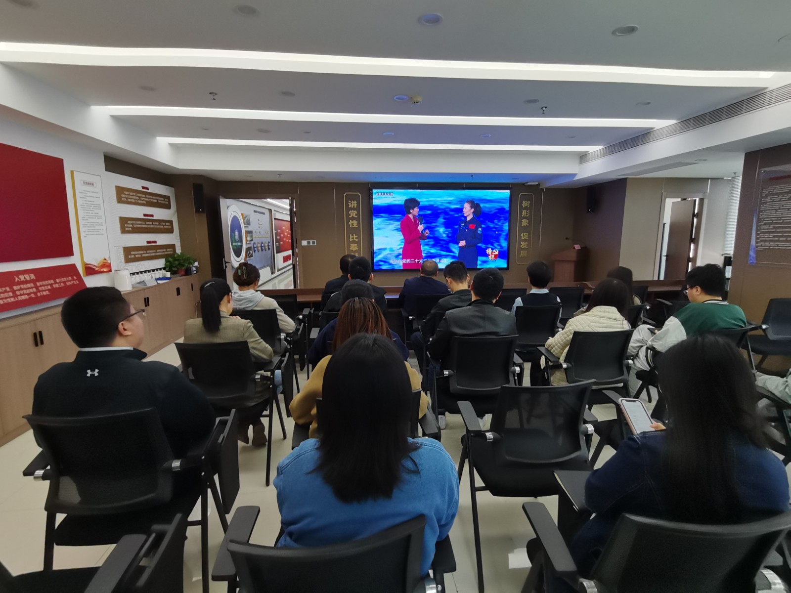 1679968991793021ZqA8.jpg 2baf1bb075c09f26344ac8d1627b559.jpg