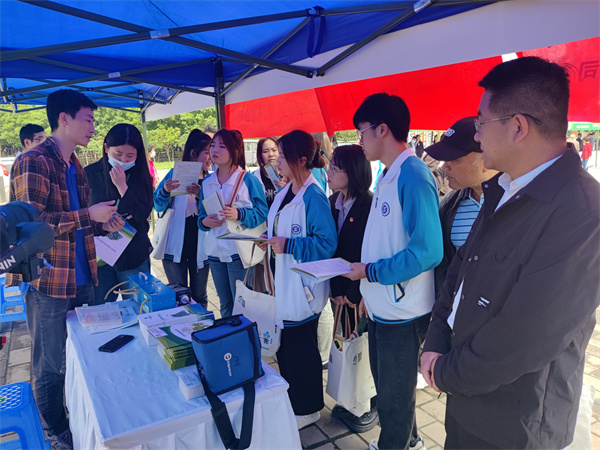 監測公司參加“聯防聯控 群策群力 守護藍天”六五環境日主題宣傳活動3.jpg